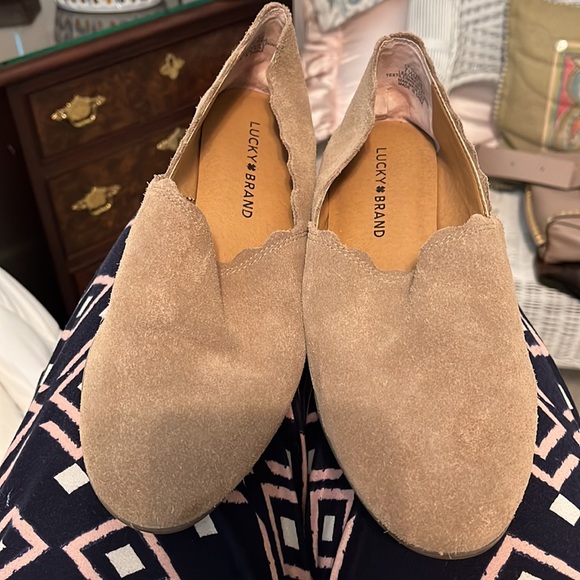 Lucky Brand Size 7.5 Taupe Flats - Picture 4 of 4